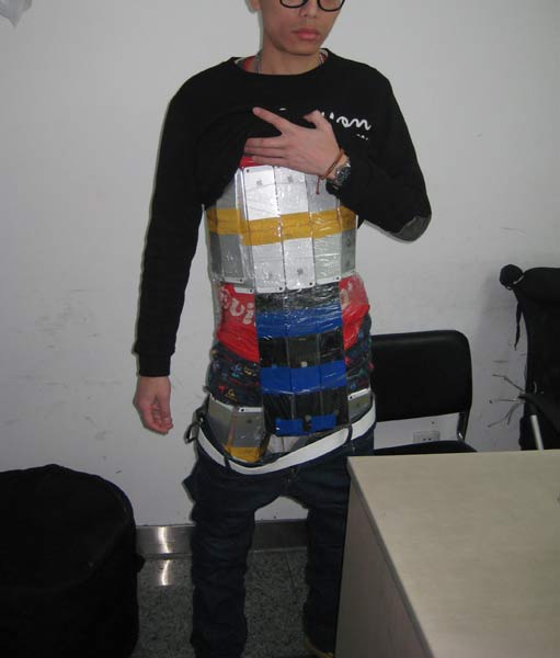 Man straps 94 iPhones to his body