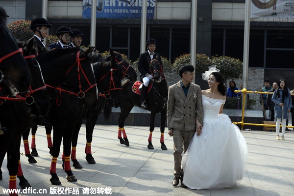 Trending: Men race in heels