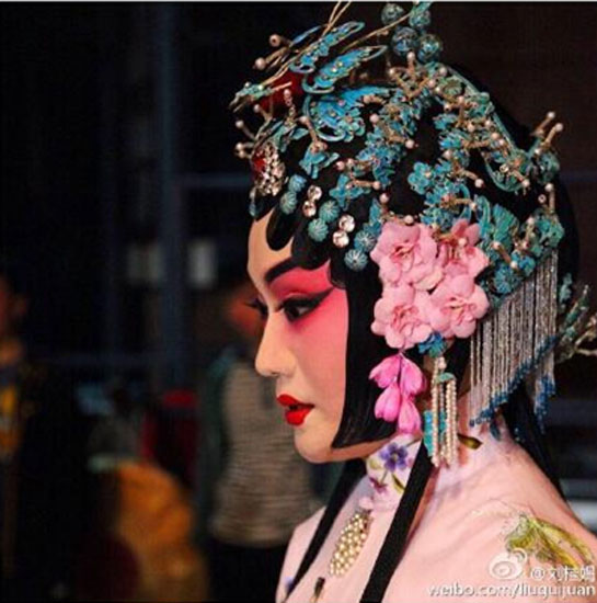 Peking Opera headdress angers conservationi