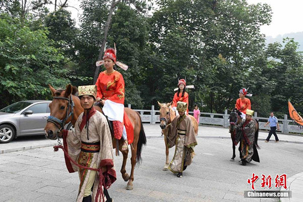Top <EM>gaokao</EM> scholars saddle up for a ride in the park