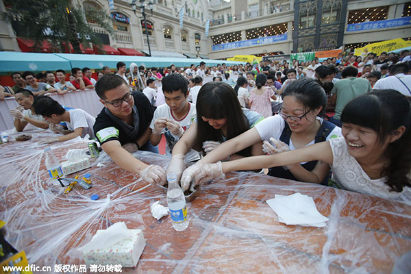 Duck neck eating competition in Wuhan