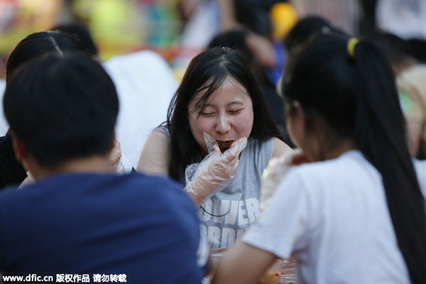 Duck neck eating competition in Wuhan