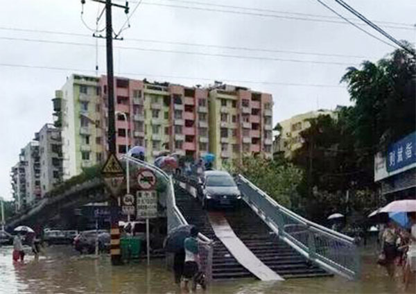 The sidewalk bullet train restaurant