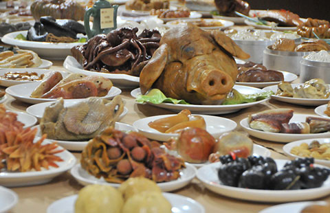 a look at the lifestyle and culture of the spartans Every spartan man was enlisted, and they were feared around the world the elders would examine the child, looking for weaknesses and deformities and food made people fat, so the boys were only given the bare minimum this was such a novelty to other cultures that, when the romans found out. a look at the lifestyle and culture of the spartans Every spartan man was enlisted, and they were feared around the world the elders would examine the child, looking for weaknesses and deformities and food made people fat, so the boys were only given the bare minimum this was such a novelty to other cultures that, when the romans found out.