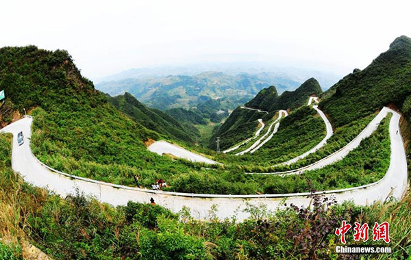 Zigzagging mountain road goes viral
