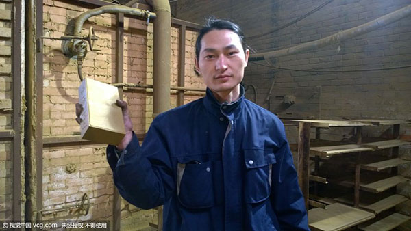 Artist makes brick out of Beijing smog