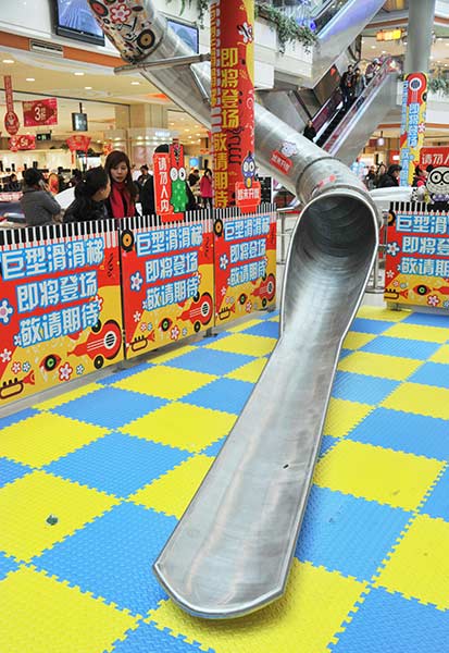 Super-size slide amazes shoppers