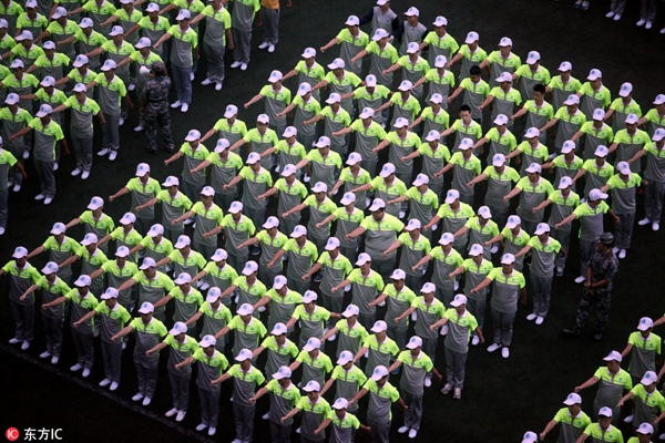 Fluorescent green clothes turn military training into 'live concert'