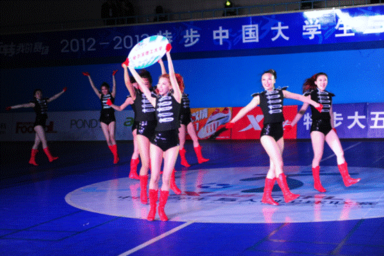 特步中国大学生足球啦啦队炫舞赛场 绽放青春与梦想