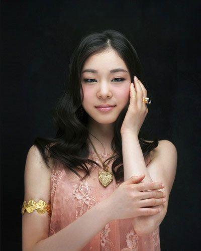 金妍儿赛场外美丽绽放
