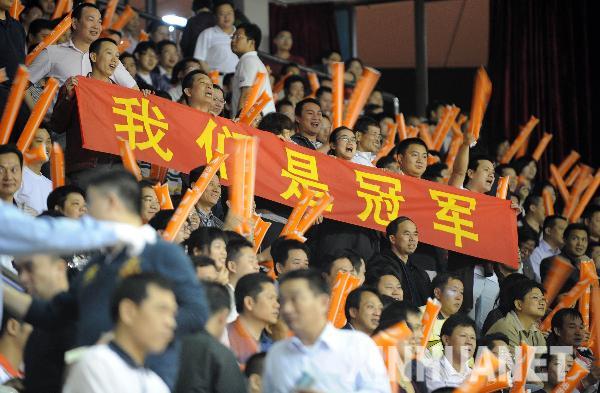 CBA总决赛：广东队摘得总冠军