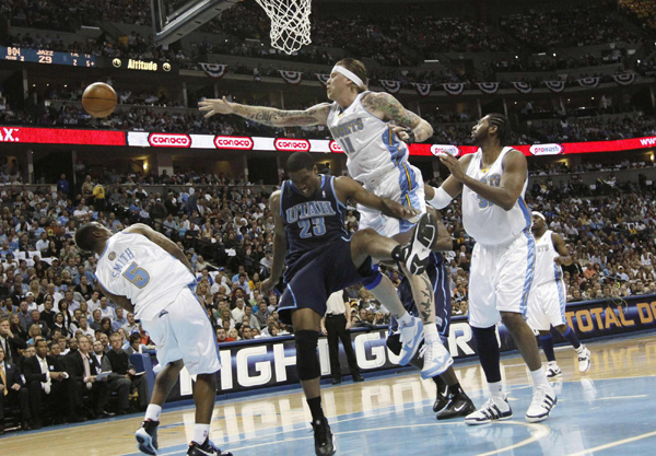 NBA季后赛：雄鹿顶翻老鹰 掘金扳倒爵士