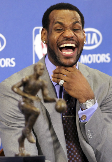 NBA宣布詹姆斯当选常规赛MVP最有价值球员