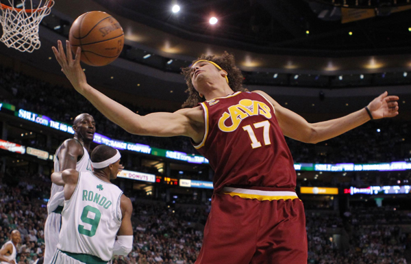 NBA：隆多力压詹姆斯 凯尔特人胜骑士扳成2:2