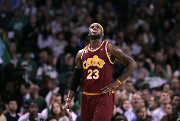 NBA：隆多力压詹姆斯 凯尔特人胜骑士扳成2:2
