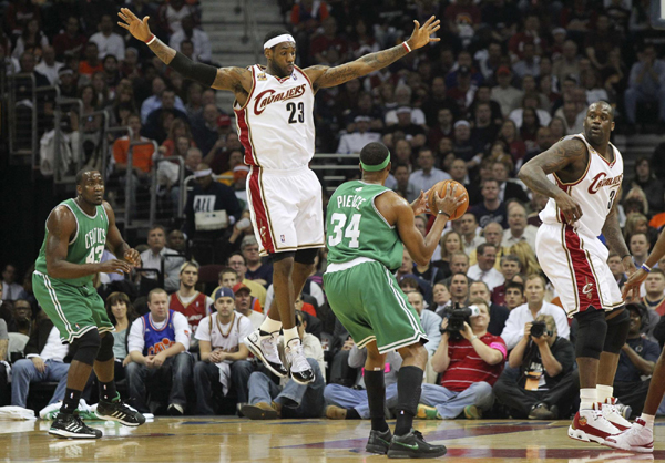 NBA：詹姆斯如同梦游骑士惨败32分 绿衫军3:2领先