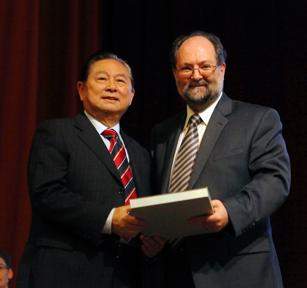 徐寅生被授予国际乒联终身名誉主席称号