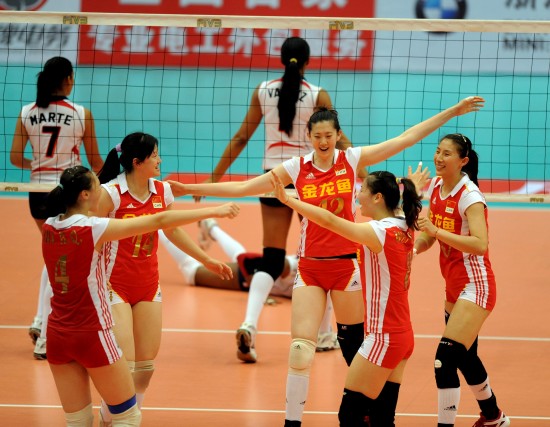 女排精英赛：中国队3:0多米尼加成功复仇