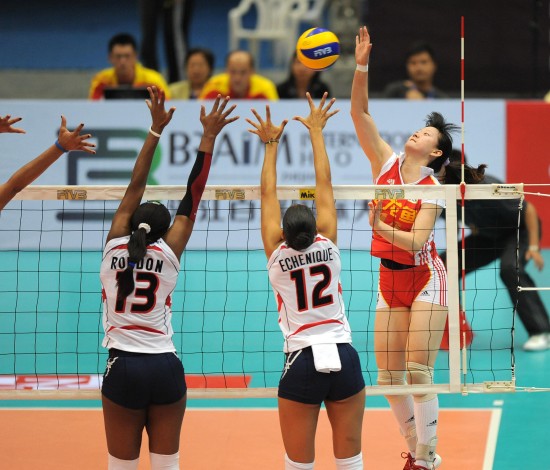 女排精英赛：中国队3:0完胜多米尼加