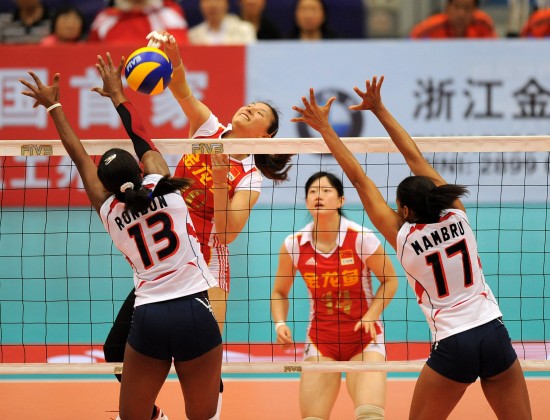 女排精英赛：中国队3:0完胜多米尼加