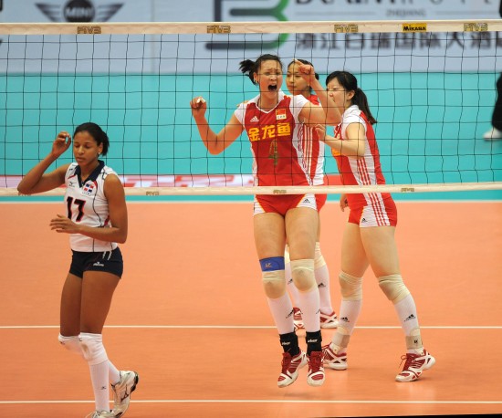 女排精英赛：中国队3:0完胜多米尼加