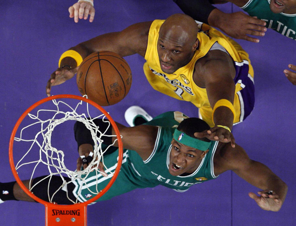 NBA：科比30分加索尔两双 湖人胜凯尔特人总分1:0