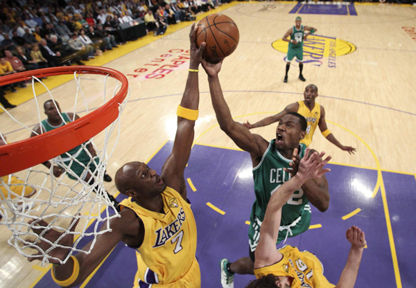 NBA：科比30分加索尔两双 湖人胜凯尔特人总分1:0