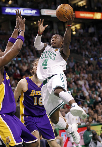 NBA：凯尔特人末节制胜湖人 总比分2:2