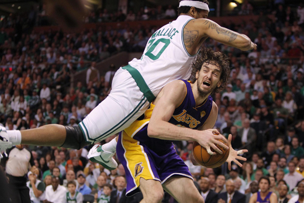 NBA：凯尔特人末节制胜湖人 总比分2:2