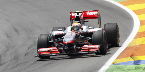 F1欧洲站：维泰尔乱中夺冠 汉密尔顿被罚仍获亚军
