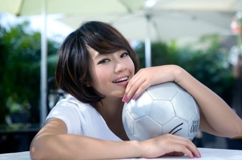 美女主播朱丹哭别法兰西