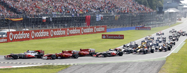 F1意大利站：阿隆索逆转夺冠 汉密尔顿撞车退出
