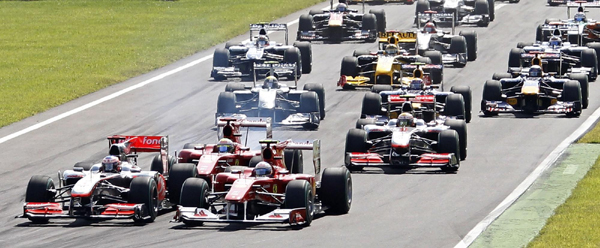 F1意大利站：阿隆索逆转夺冠 汉密尔顿撞车退出