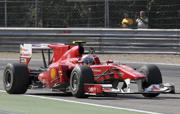 F1意大利站：阿隆索逆转夺冠 汉密尔顿撞车退出