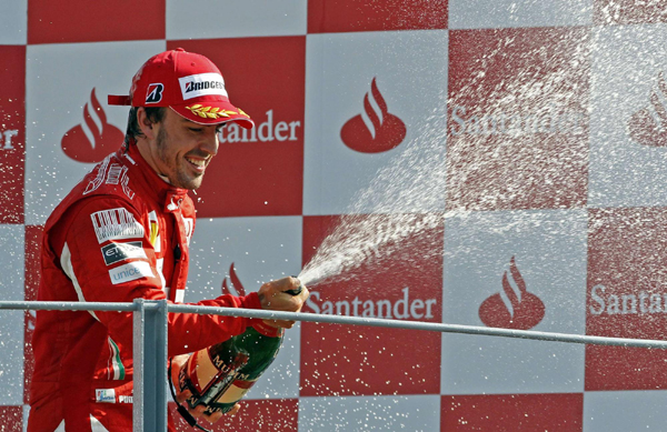 F1意大利站：阿隆索逆转夺冠 汉密尔顿撞车退出