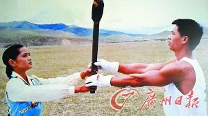 “火炬之女”达娃央宗结缘广州再传圣火(组图)