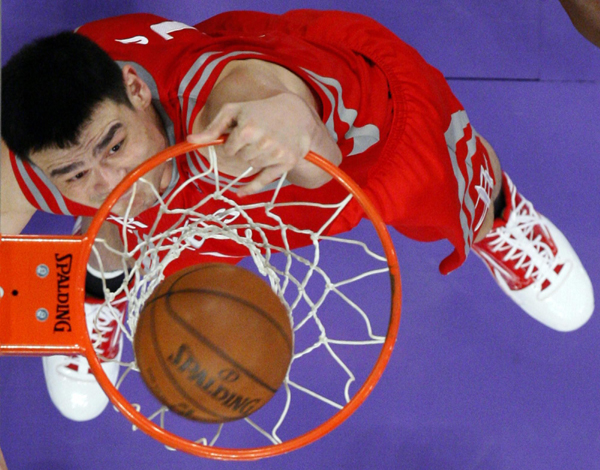 NBA：姚明复出首战9分6犯离场 火箭揭幕战遭湖人翻盘