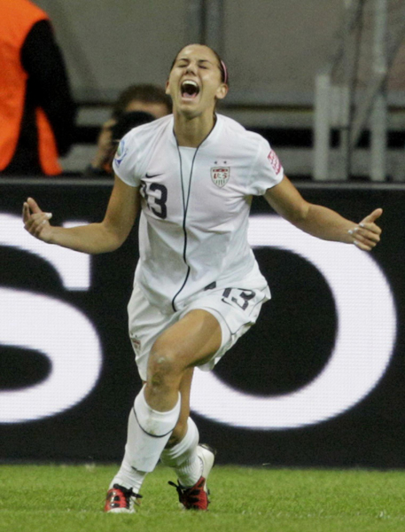 女足世界杯：两度顽强扳平 日本点球5:3美国首次夺冠