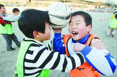 中小学校园极缺专业足球教师