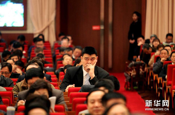 姚明当选上海政协委员出席会议