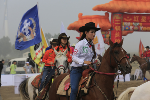 2012首站马术绕桶巡回赛在康西草原精彩开赛