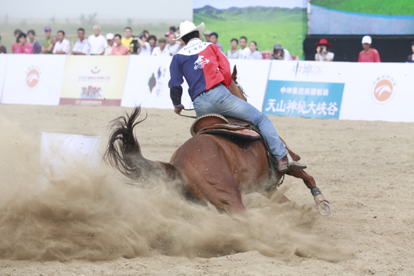 2012首站马术绕桶巡回赛在康西草原精彩开赛