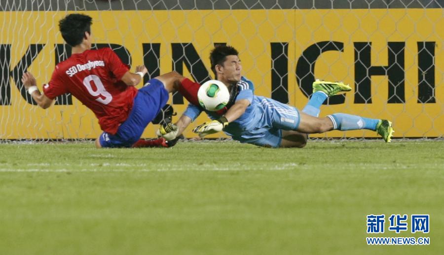 东亚杯：曾诚奋勇屡救险 国足0:0战平韩国