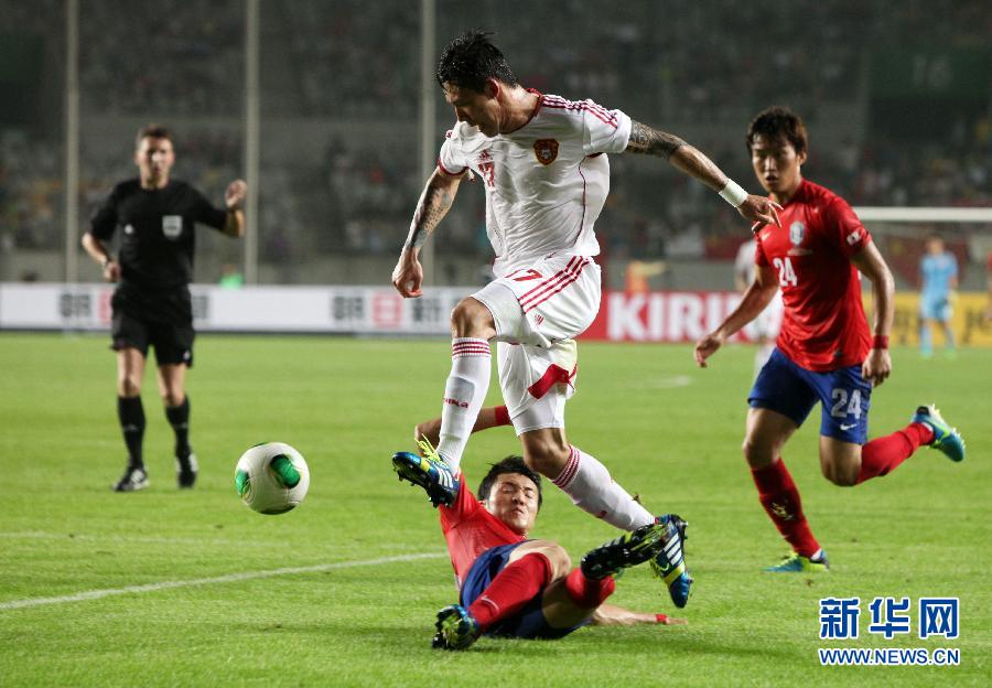 东亚杯：曾诚奋勇屡救险 国足0:0战平韩国