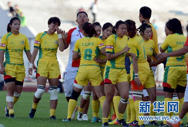 女子橄榄球决赛惊现71:0 北京队不满判罚消极比赛