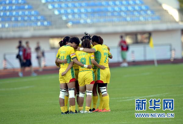 女子橄榄球决赛惊现71:0 北京队不满判罚消极比赛