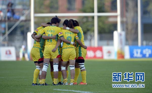 女子橄榄球决赛惊现71:0 北京队不满判罚消极比赛