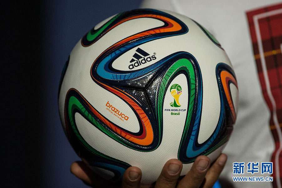 巴西世界杯用球“Brazuca”公布 炫彩桑巴风