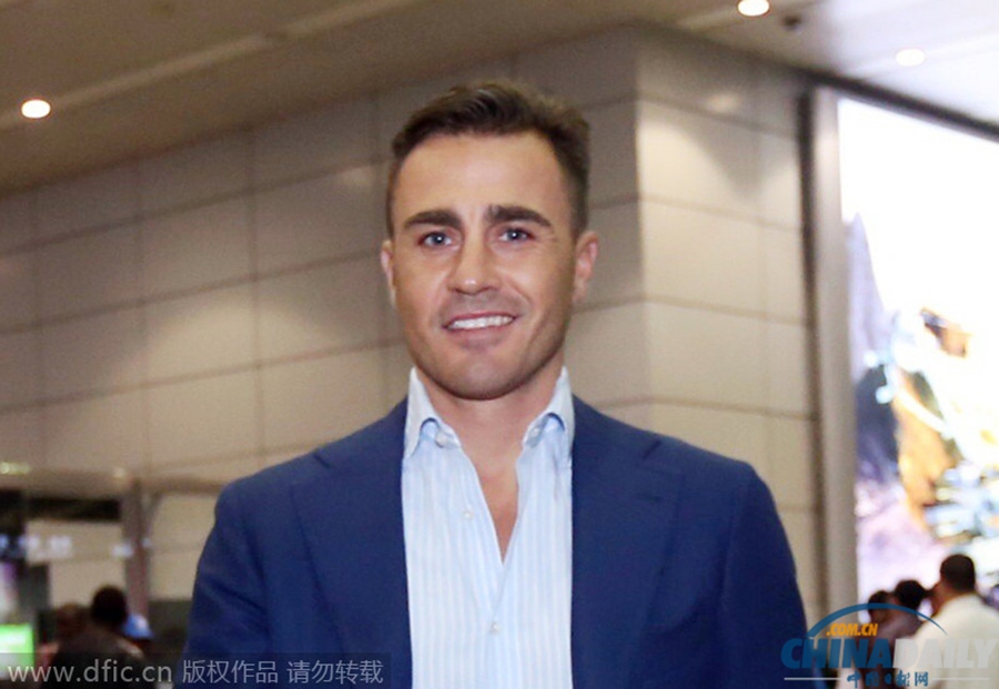 卡纳瓦罗抵达广州机场 恒大新帅英气逼人