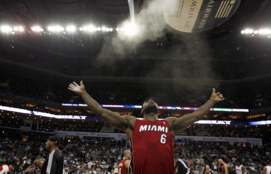 詹姆斯38分韦德31分+热火96-82痛宰山猫(组图